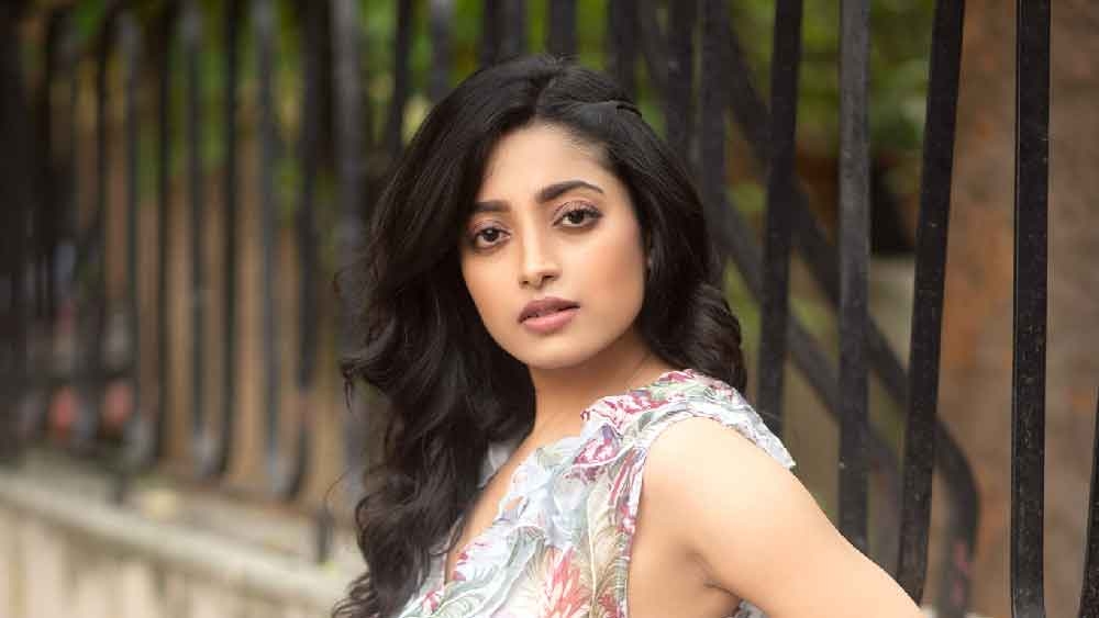 বড়দিনে নিজের সঙ্গে ‘ডেট’, শীত-রাতের কলকাতায় ভবঘুরে হওয়ার আমেজ: ইশা