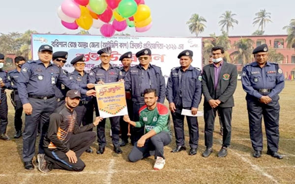 বরিশালে আন্তঃজেলা আইজিপি কাপ ক্রিকেট টুর্নামেন্টের উদ্বোধন