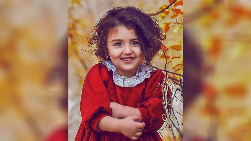 বিশ্বের সবচেয়ে সুন্দর এই ইরানি শিশুর আয় কত জানেন?