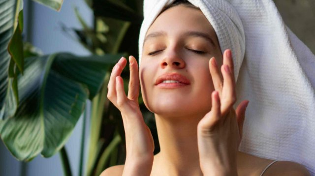 ঈদের আগে প্রাণবন্ত ত্বক পেতে যা করবেন