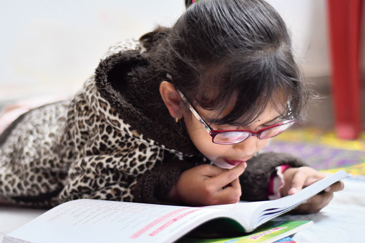 চশমা ছাড়াই বাচ্চাদের দৃষ্টি সমস্যা সমাধানে আসছে এল আই ড্রপ