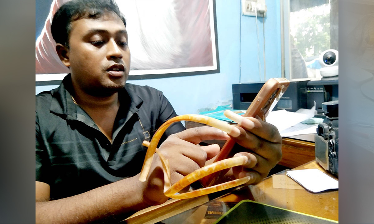 ৩৩ বছর ধরে নখ কাটেন না অরুণ