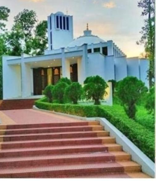 পাহাড়চূড়ায় তুর্কি নকশার দৃষ্টিনন্দন মসজিদ