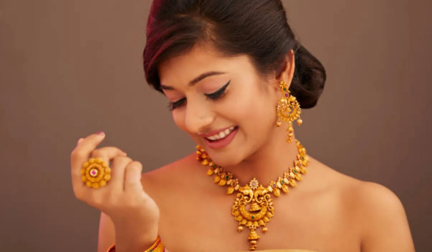 ইতিহাসের সর্বোচ্চ চূড়ায় পৌঁছেছে স্বর্ণের দাম