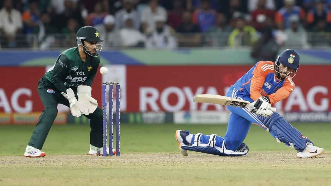 রোমাঞ্চকর লড়াইয়ে পাকিস্তানকে আবারও হারিয়ে চ্যাম্পিয়ন ভারত
