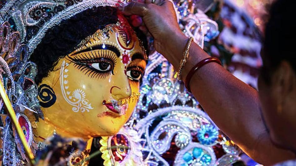 বিজয়া দশমী আজ, প্রতিমা বিসর্জনে শেষ হচ্ছে দুর্গোৎসব