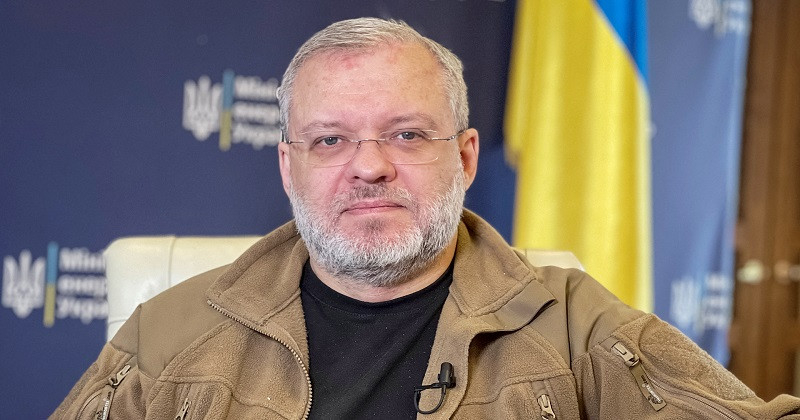 দেশ ছেড়ে পালানোর সময় ইউক্রেনের সাবেক জ্বালানিমন্ত্রী গ্রেপ্তার