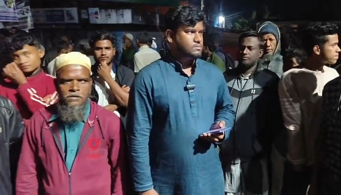 এবার গলায় রামদা ঠেকিয়ে দুই লক্ষ টাকা ছিনতাই