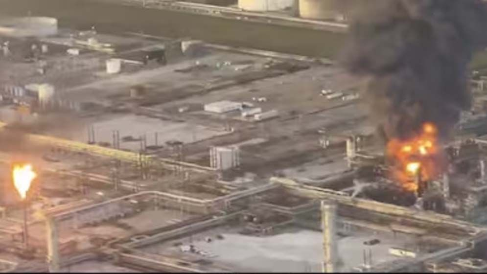  মার্কিন তেল শোধনাগারে ফের ভয়াবহ বিস্ফোরণ