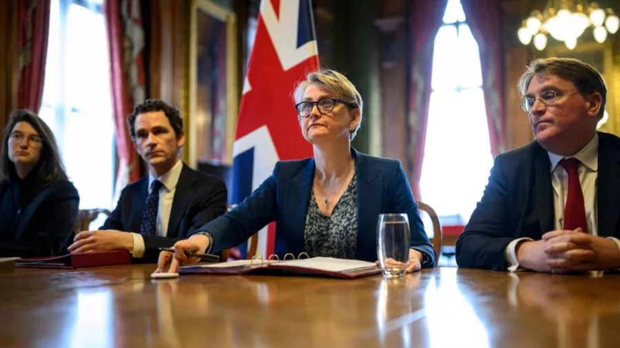 হরমুজ প্রণালি সচল করতে যুক্তরাজ্যের নেতৃত্বে ৪০ দেশের বৈঠক