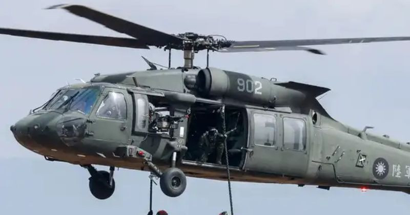 বিধ্বস্ত যুদ্ধবিমানের পাইলটদের খুঁজতে যাওয়া মার্কিন হেলিকপ্টার ভূপাতিত