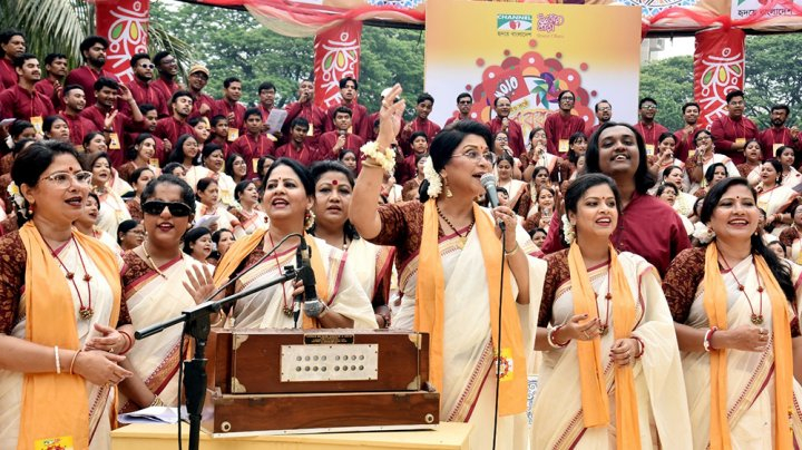 রেজওয়ানা চৌধুরী বন্যার নেতৃত্বে হাজারো কণ্ঠে বর্ষবরণ