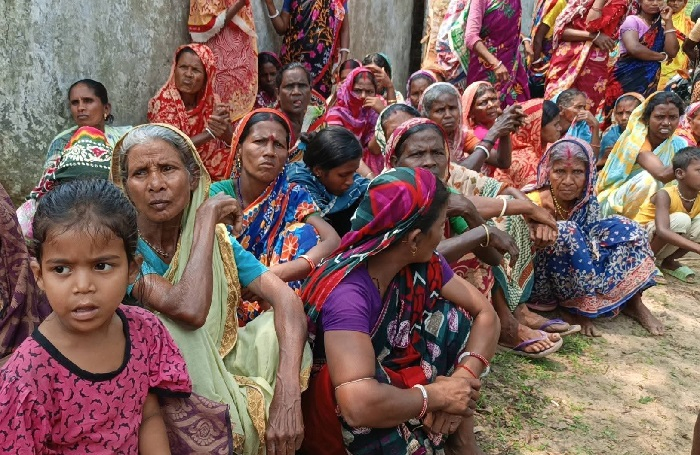 দেওড়াছড়া চা বাগানে ৩ সপ্তাহ ধরে মজুরি বন্ধ, আন্দোলনে শ্রমিকরা 