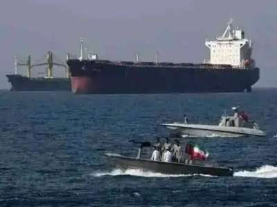 হরমুজ প্রণালিতে ৩ ট্যাংকারে গুলি