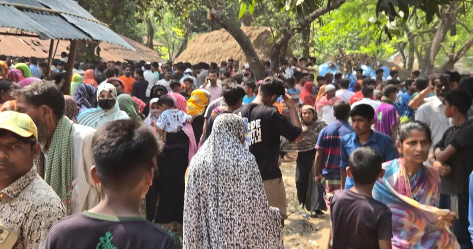 নওগাঁয় একই পরিবারের চারজনকে গলাকেটে হত্যা