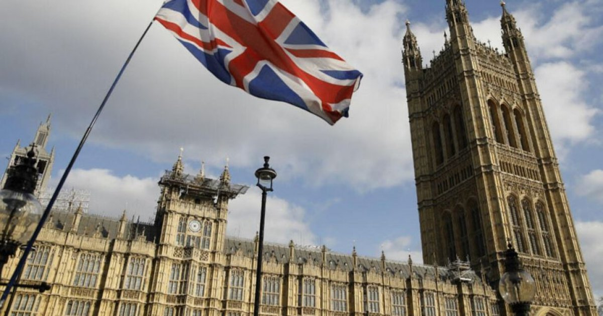 যুক্তরাজ্যে ২০০৯ থেকে জন্ম নেওয়া কেউ জীবনে সিগারেট কিনতে পারবে না