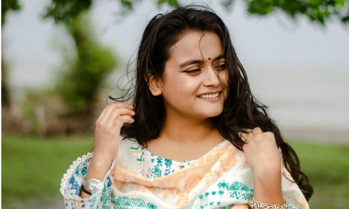 শিক্ষক-ছাত্রীর ত্রিভুজ প্রেমের বলি ঢাবির মিমো?