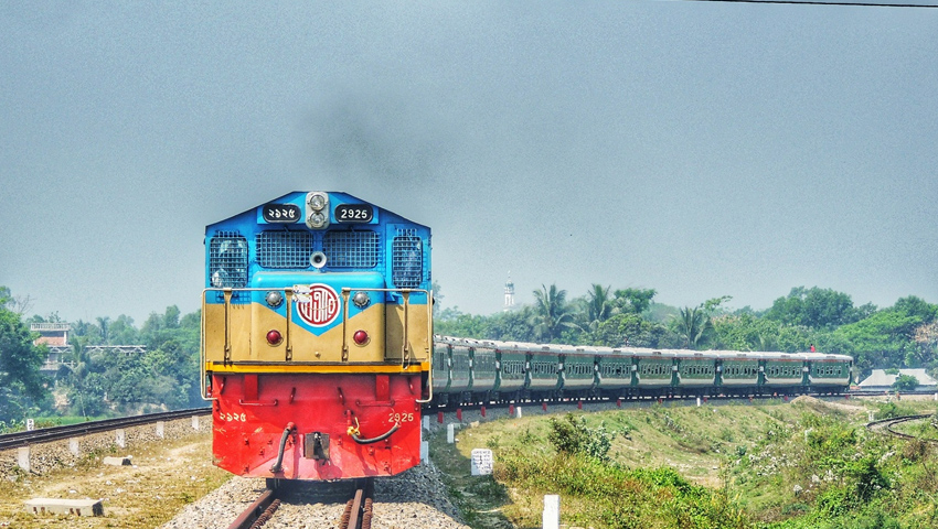 ট্রেনে ঈদ যাত্রার শেষ দিনের টিকিট বিক্রি আজ