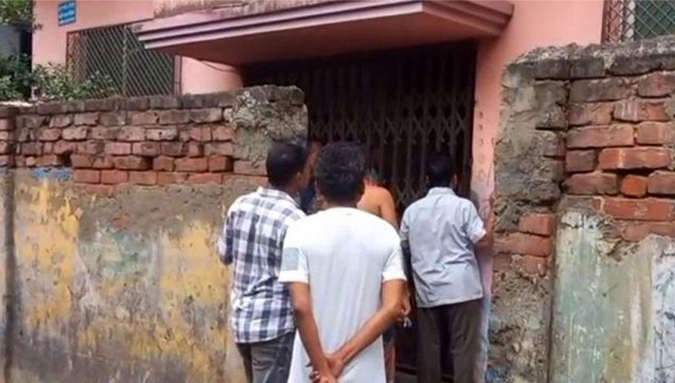 মাদারীপুরে আত্মীয়ের বাসা থেকে একই পরিবারের তিনজনের মরদেহ উদ্ধার