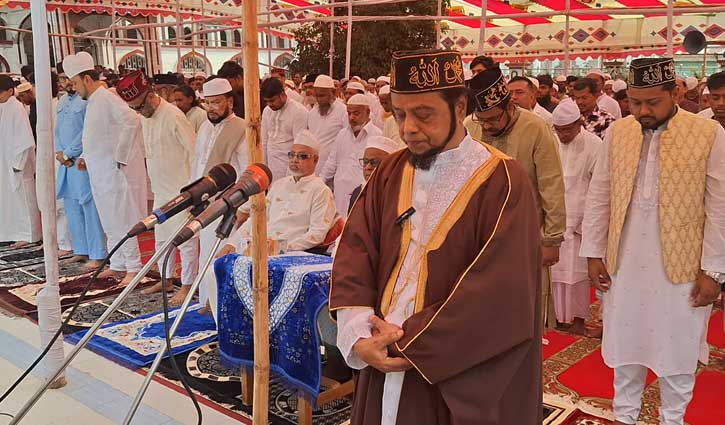 সৌদি আরবের সঙ্গে মিল রেখে দেশের বিভিন্ন জেলায় ঈদ উদযাপন