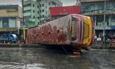 রাজধানীতে বাস দুর্ঘটনায় চারজনের মৃত্যু, আহত ১০