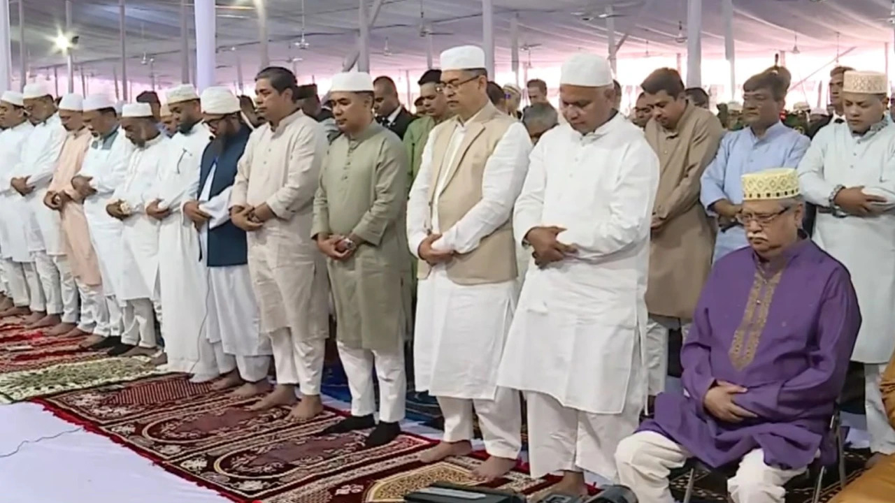 জাতীয় ঈদগাহে ঈদুল আজহার প্রধান জামাত অনুষ্ঠিত