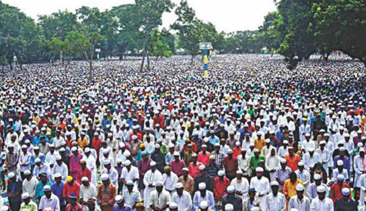  ঝুম বৃষ্টিতে শোলাকিয়া ঈদগায় ঈদুল আজহার জামাত অনুষ্ঠিত