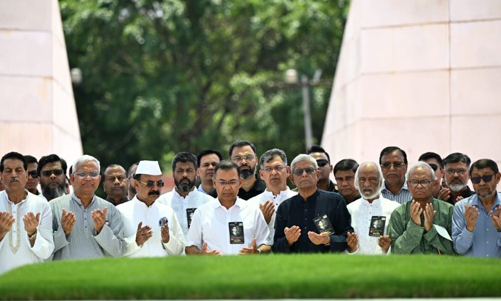 জিয়াউর রহমানের সমাধিতে শ্রদ্ধা জানালেন তারেক রহমান