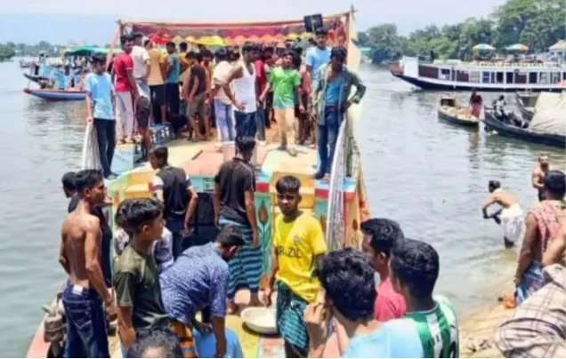  টাঙ্গুয়ার হাওরে হাউসবোটের ছাদ থেকে পড়ে পর্যটক নিখোঁজ