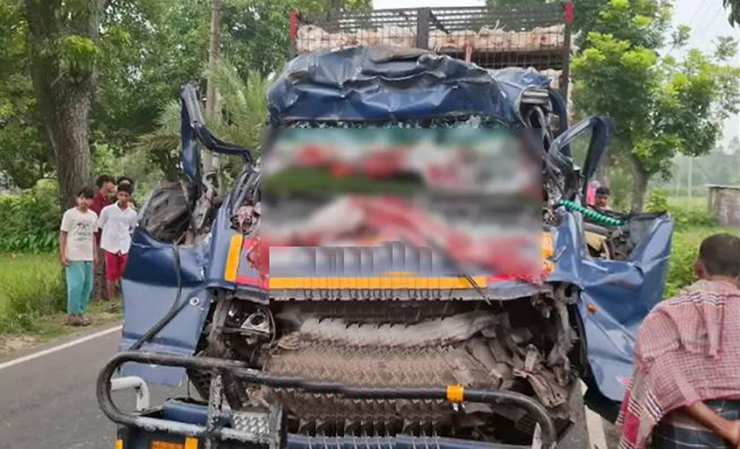 টাঙ্গাইলে দাঁড়িয়ে থাকা ট্রাকের পেছনে পিকআপের ধাক্কা, নিহত ৪