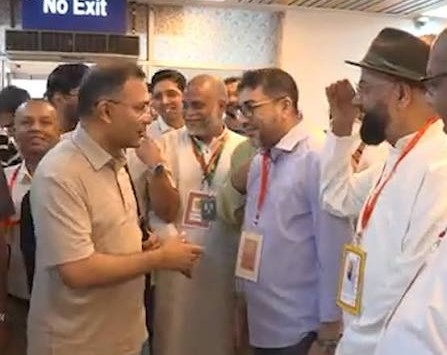 ‘সংসদ চলছে, তোমরা এখানে কেন?’