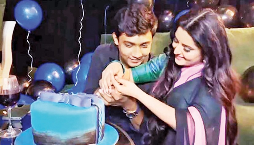 পরীমনিকাণ্ড: এডিসি সাকলায়েনকে বাধ্যতামূলক অবসরে পাঠাল সরকার