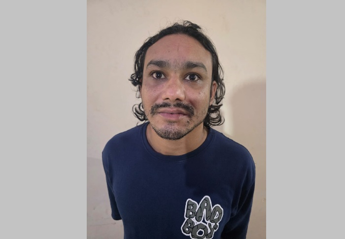  গোলাপগঞ্জে প্রকাশ্যে অস্ত্রের মহড়া, যুবলীগ নেতা গ্রেপ্তার