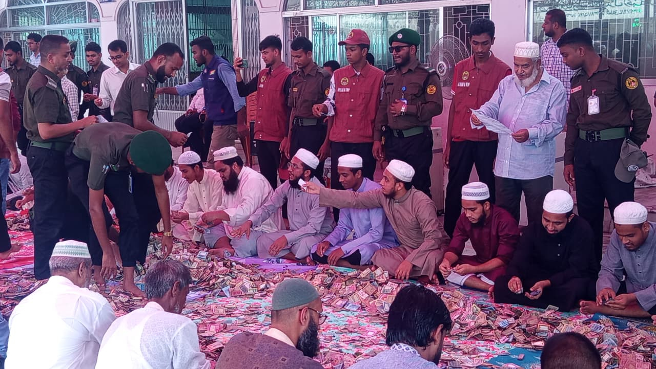  শাহজালাল (র) এর মাজারের দানবাক্সে এবার মিলল ৪ বস্তা টাকা