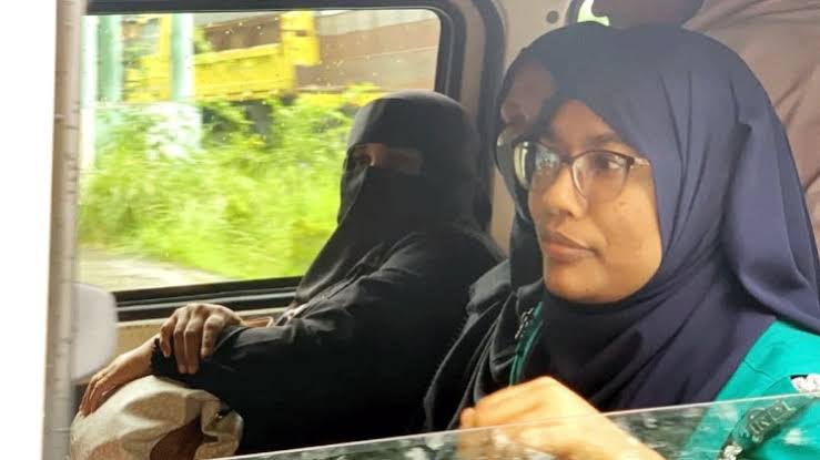  প্রতারণার অভিযোগে ওসমানী বিমানবন্দরে ব্রিটিশ বাংলাদেশি নারী গ্রেপ্তার