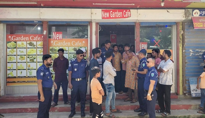  হবিগঞ্জে রেস্টুরেন্টে গোপন কক্ষে ‘অসামাজিক কার্যক্রমের’ অভিযোগ, পুলিশের অভিযান