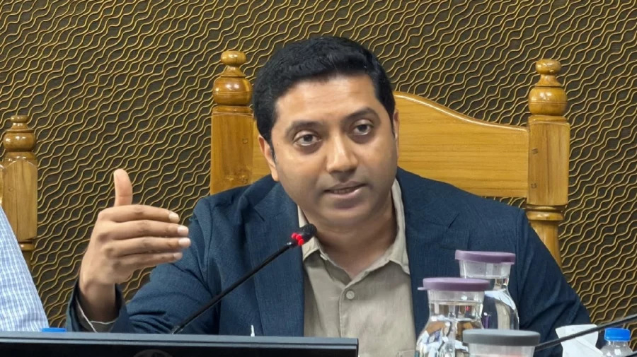 আগে প্রাথমিক শিক্ষকদের নতুন নীতিমালা, এরপরই পে-স্কেল নিয়ে আলোচনা: ববি হাজ্জাজ