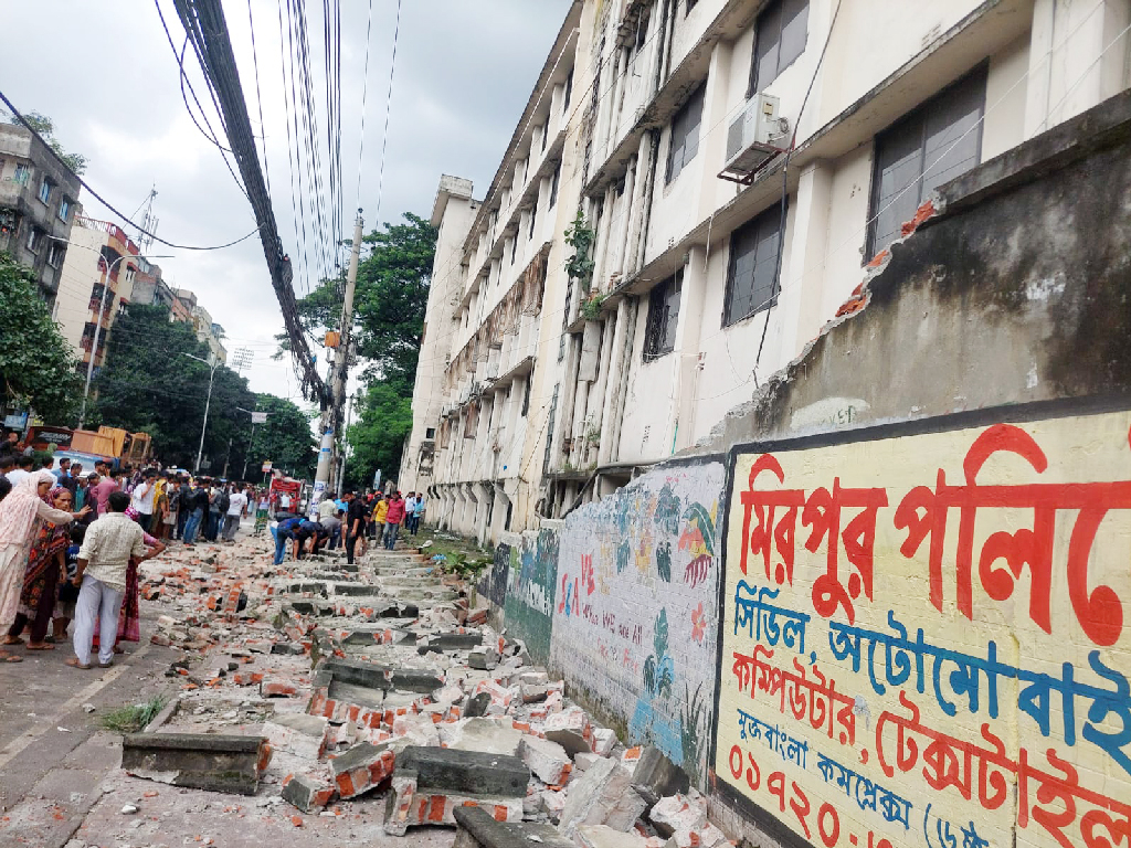 মিরপুরে দেয়াল ধসে দুইজন নিহত, আহত অন্তত ৬