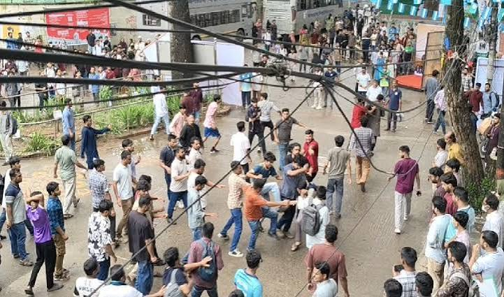 জগন্নাথ বিশ্ববিদ্যালয়ে ছাত্রদল-শিবিরের দুই দফায় সংঘর্ষ