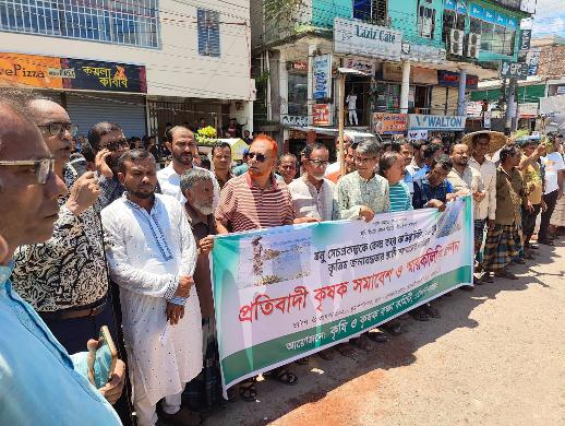 মৌলভীবাজার কাউয়াদিঘি হাওরে সৃষ্ট কৃত্রিম জলাবদ্ধতার স্থায়ী সমাধানের দাবিতে কৃষকদের বিক্ষোভ সমাবেশ ও জেলা প্রশাসকের কাছে স্মারকলিপি প্রদান