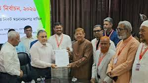 রাষ্ট্রপতি প্রার্থী অলি আহমদের মনোনয়নপত্র ইসিতে জমা