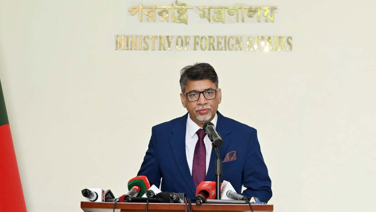 প্রধানমন্ত্রীর ভারত সফরের আগে অনুকূল পরিবেশ চায় ঢাকা: পররাষ্ট্র মন্ত্রণালয়
