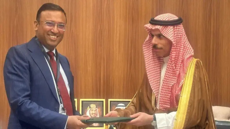 সৌদি পররাষ্ট্রমন্ত্রীর সঙ্গে হুমায়ুন কবিরের সাক্ষাৎ, পৌঁছে দিলেন প্রধানমন্ত্রীর চিঠি