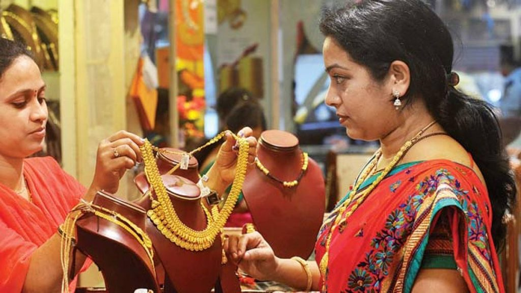 দেশের বাজারে স্বর্ণের দামে বড় পতন