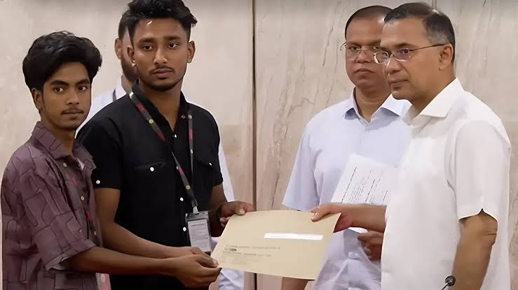 জুলাই অভ্যুত্থানে শহীদ পরিবারের ৭৪ জনকে চাকরির নিয়োগপত্র দিলেন প্রধানমন্ত্রী
