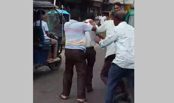  শ্রীমঙ্গলে ৫০০ টাকা মজুরির দাবিতে আন্দোলনরত চা শ্রমিকদের ওপর হামলার অভিযোগ, আহত ১০