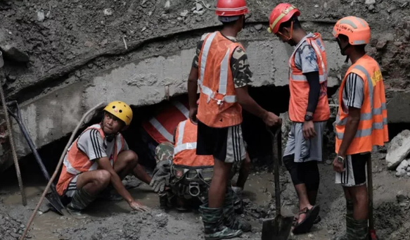 নেপালে ভয়াবহ ঢল: ৯ দিন পর বিদ্যুৎকেন্দ্রের টানেল থেকে ২ জনকে জীবিত উদ্ধার