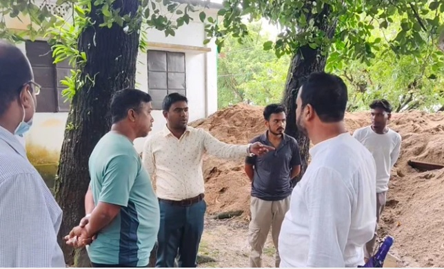  সুনামগঞ্জে লুটের বালু ইউএনও অফিসের সামনে মজুত