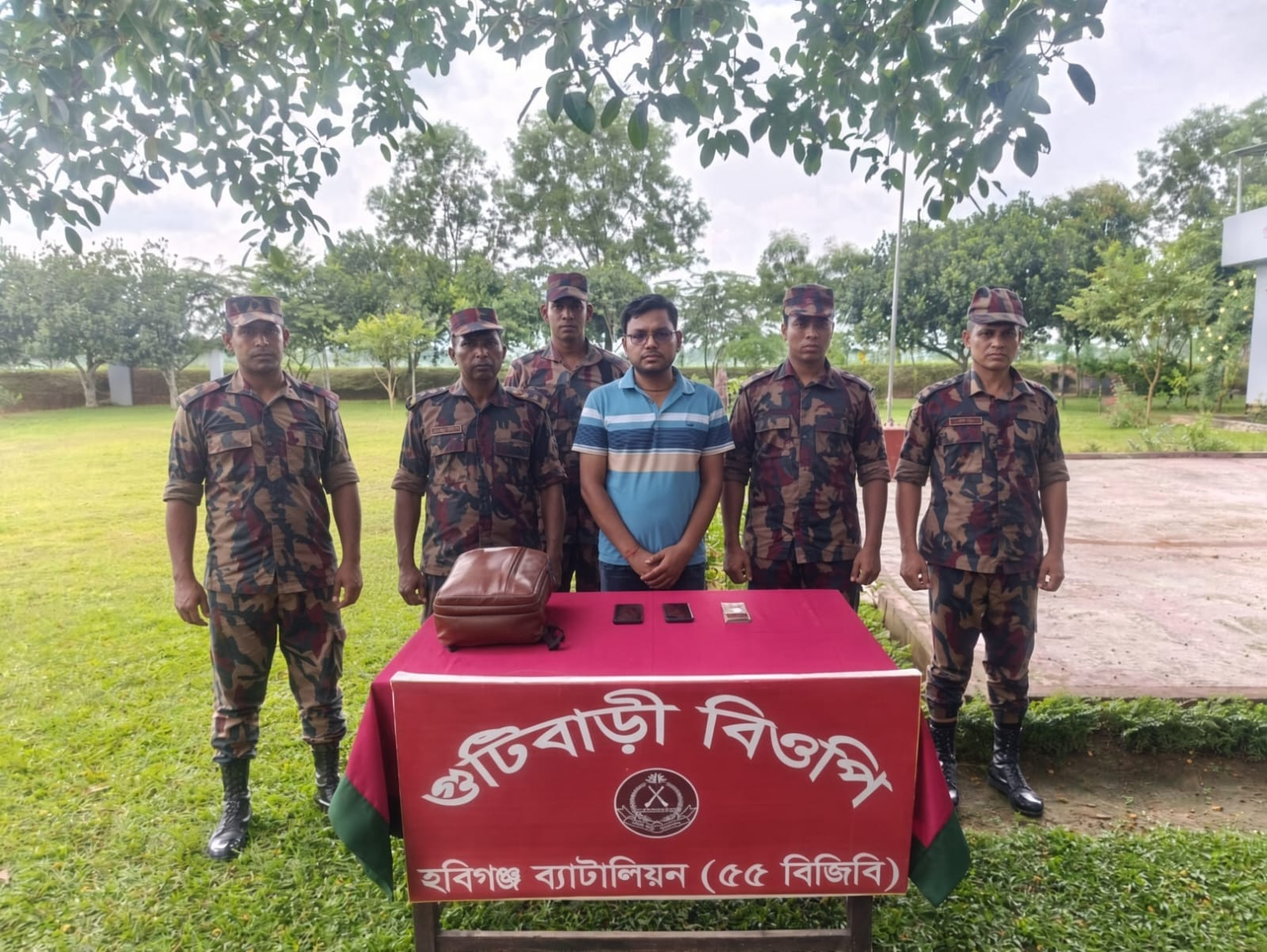 শ্রীমঙ্গল সীমান্ত দিয়ে ভারতে প্রবেশের চেষ্টাকালে সুনামগঞ্জের জামালগঞ্জ উপজেলা নির্বাচন অফিসের পলাতক ডাটা এন্ট্রি অপারেটরকে আটক করেছে বিজিবি