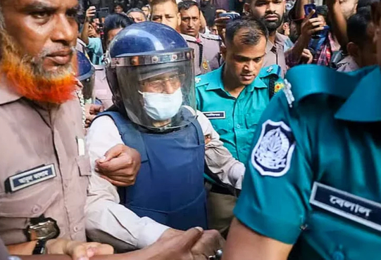 কাঠগড়ায় মাথা নিচু করে ছিলেন গাজী নজরুল, কাঁদছিলেন প্রথম স্ত্রী